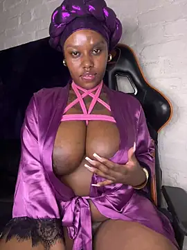 QUEEN_NOBUHLE_FEMDOM_777 webcam
