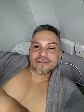 antoniom84 (Ask my age) - Escupir  pene