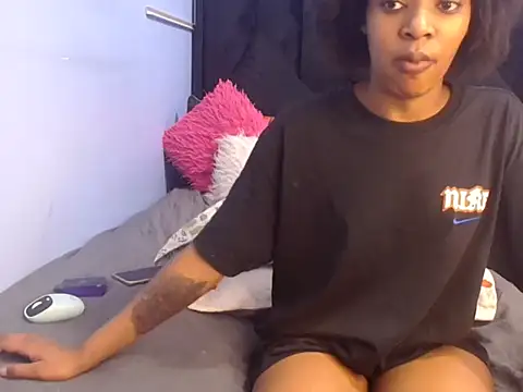 LisaBluexxx1 webcam
