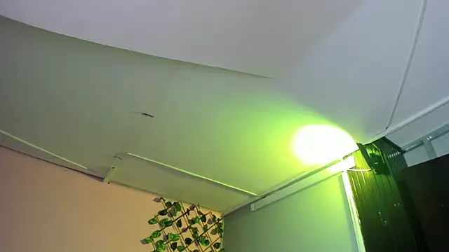 Yaluz_Naugthy webcam