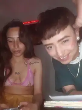 AlexxaAndRileyy webcam