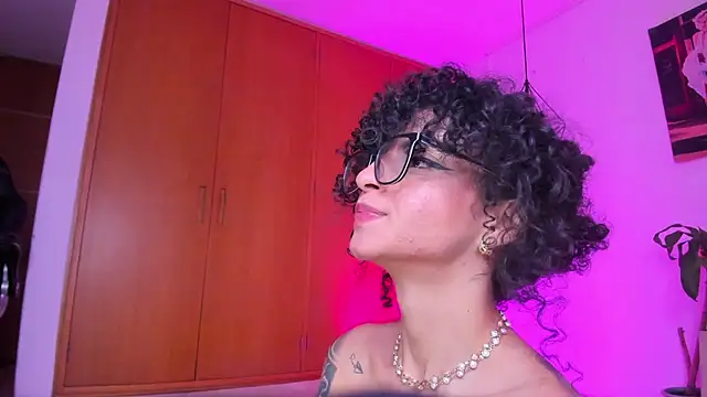 CurlyRose__ webcam