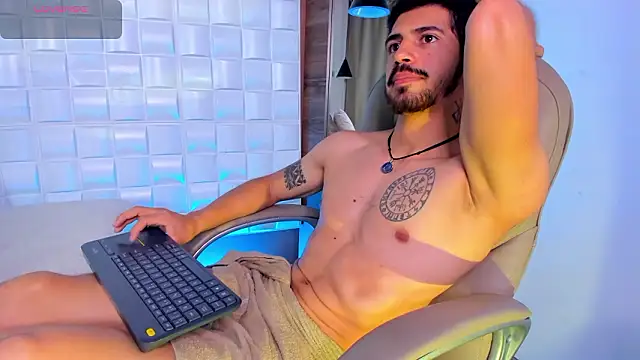 AlejandroStormm webcam