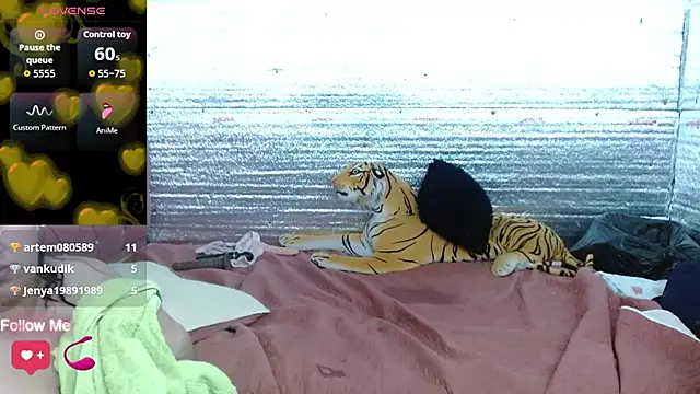 emily-nessa - EMILY-NESSA's free webcam - UK Sex Cams