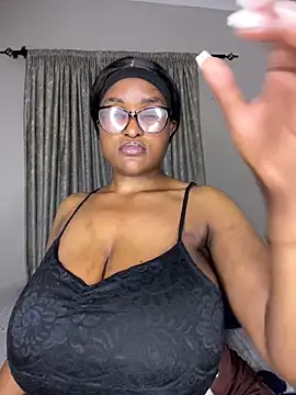 Bustygoddess32 webcam