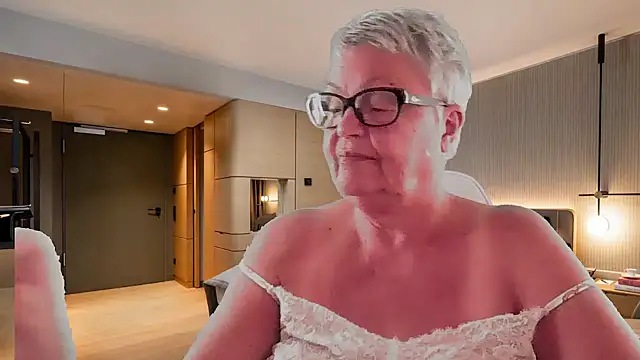 Mystery-Grandmother webcam
