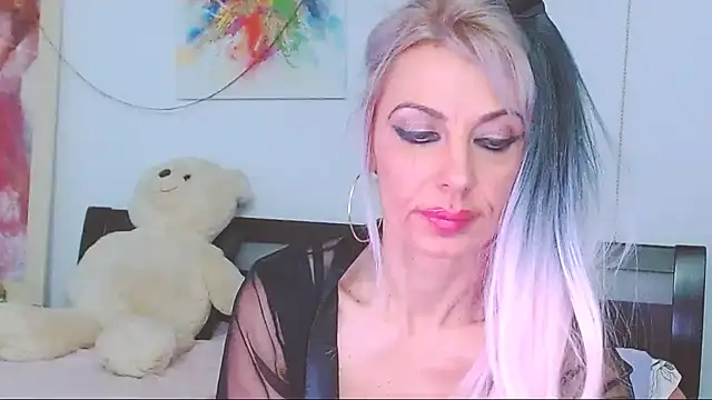 honeylara - HoneyLara's free webcam - UK Sex Cams