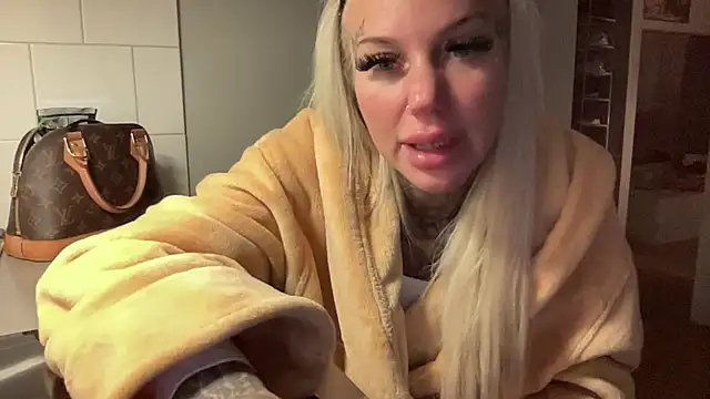 paulinaalatalo (F young) - Sit in underwear one live 😍