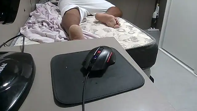 JUNINHOLEKEJR webcam