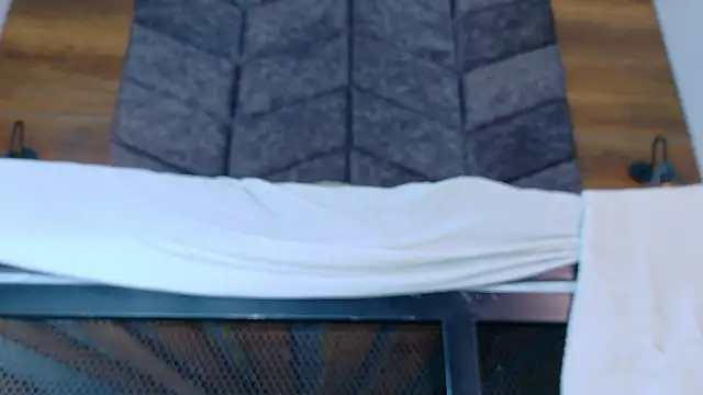 RiriiBrunette__ webcam