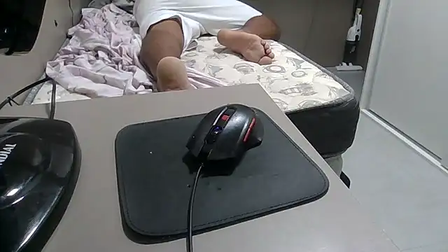 JUNINHOLEKEJR webcam