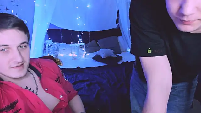 lucas_long_ (Ask my age) - show naked ass