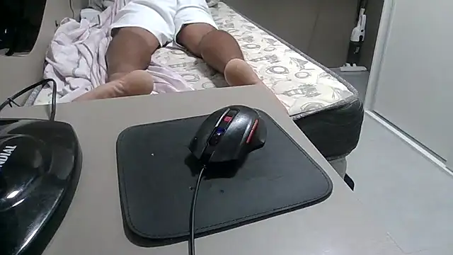 JUNINHOLEKEJR webcam