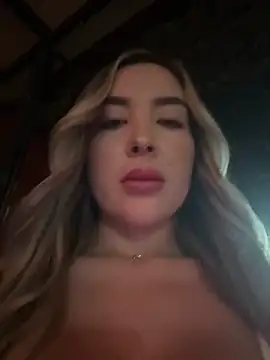 Webcam Model (Alexa_seexy1)  is live.Free join now!