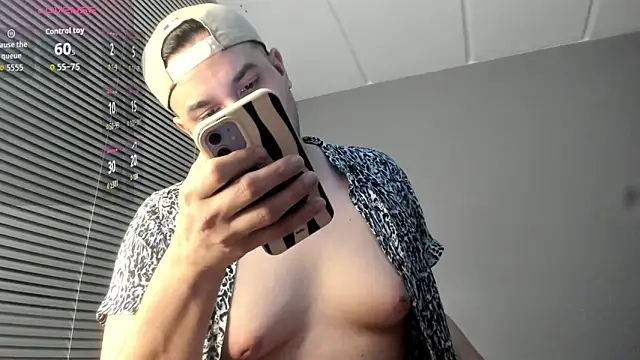 Latin_boy_surprisee webcam