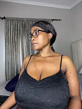 Bustygoddess32 webcam