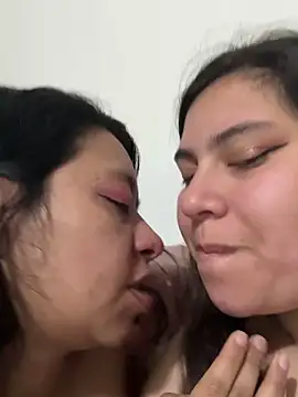 Lincy_and_hanna webcam