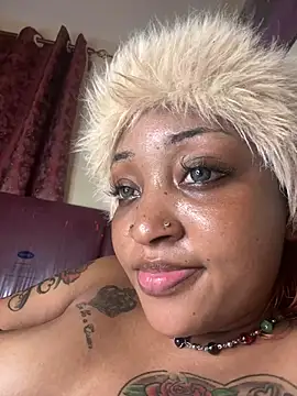 Webcam Model (Ruthlessvee)  is live.Free join now!