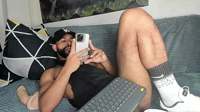 sweatyhairypig23 webcam