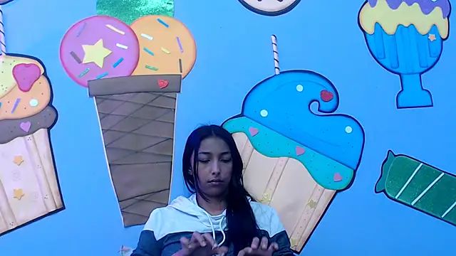 skinnysexzara18 webcam