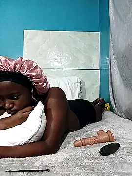 ShyNaughtyBabe webcam