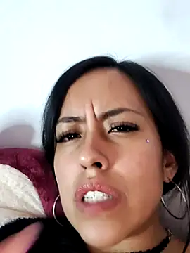 Webcam Model (Queen_Ashly)  is live.Free join now!