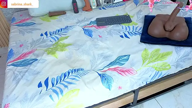 sabrina_shark_ webcam