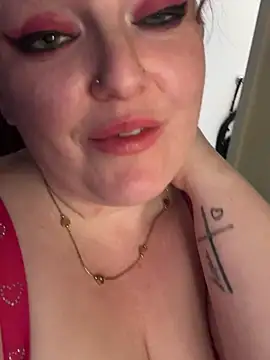 Webcam Model (KittyCreamKisses) is live