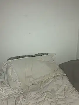 Webcam Model (AliceDx)  is live.Free join now!