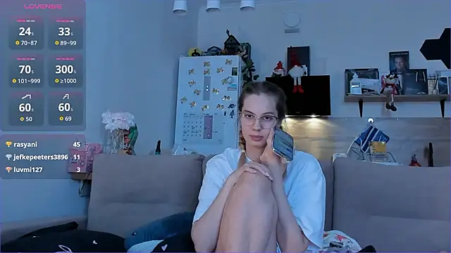 Girl_alone_home webcam