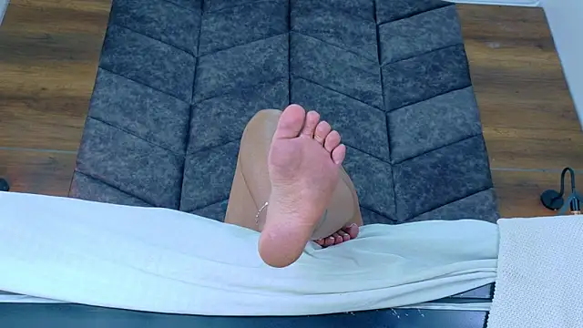 RiriiBrunette__ webcam