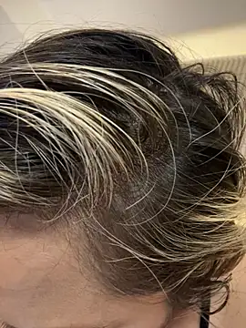 Webcam Model (Mariana_gom)  is live.Free join now!