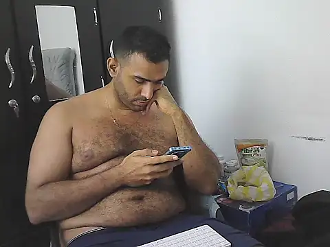 AlphaLatinoBear webcam