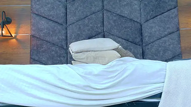 RiriiBrunette__ webcam