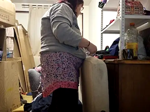 samantha_squirt@xh (Ask my age) - Show Big Soft Boobs / Arata Sanii Tai