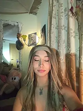 ariana_bb (Ask my age) - Naked + oil in titts🤤🔥
