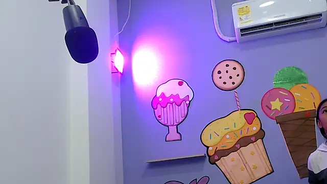 skinnysexzara18 webcam