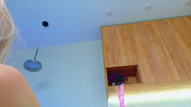 MidnightLily_ webcam