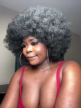 WomanNextdoor1 webcam