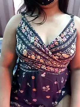 Webcam Model (Half_girlfrnd_530)  is live.Free join now!