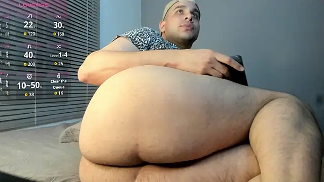 Latin_boy_surprisee webcam