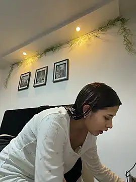 Webcam Model (crystal_bunny7)  is live.Free join now!