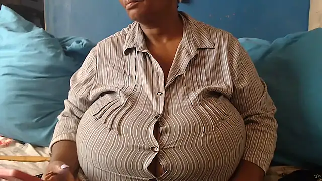 CUTEFIRMMELONSS webcam