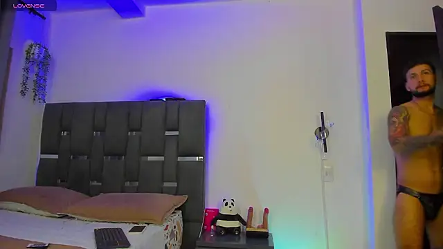 noah_corvelle webcam