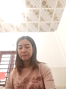 Sexy-ladyboobs69 webcam