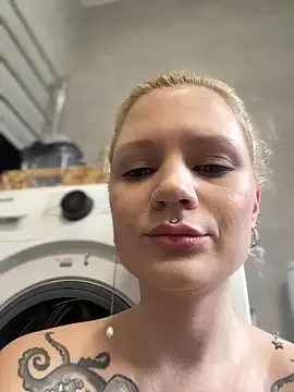 BlondeDoll_ webcam