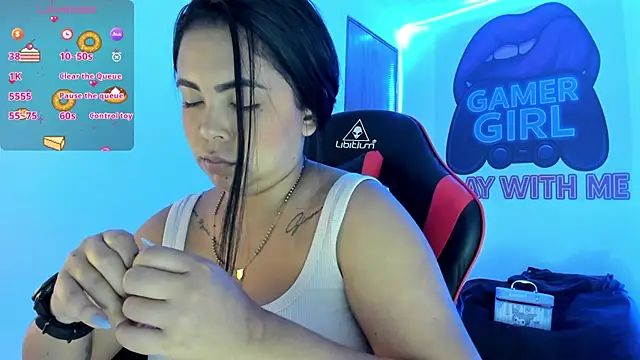 hillarybigboobs webcam