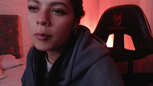 kikivelvet - KikiVelvet's free webcam - UK Sex Cams