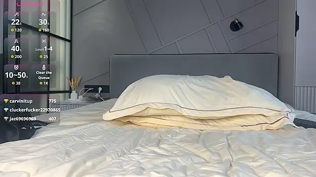 MiraJuicyJune webcam