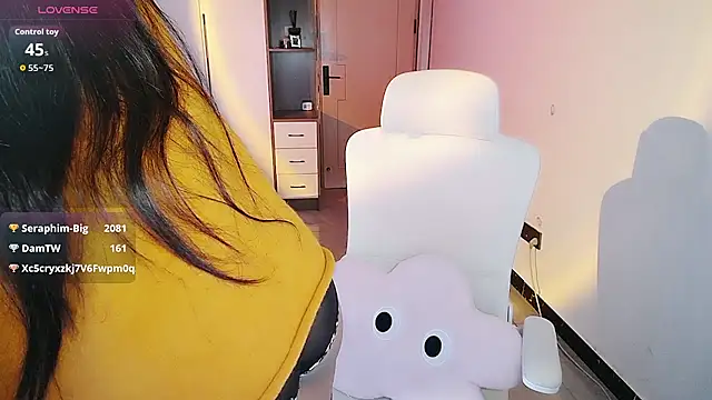 beibeiiiii (F young) - 小粉塞入M腿两分钟